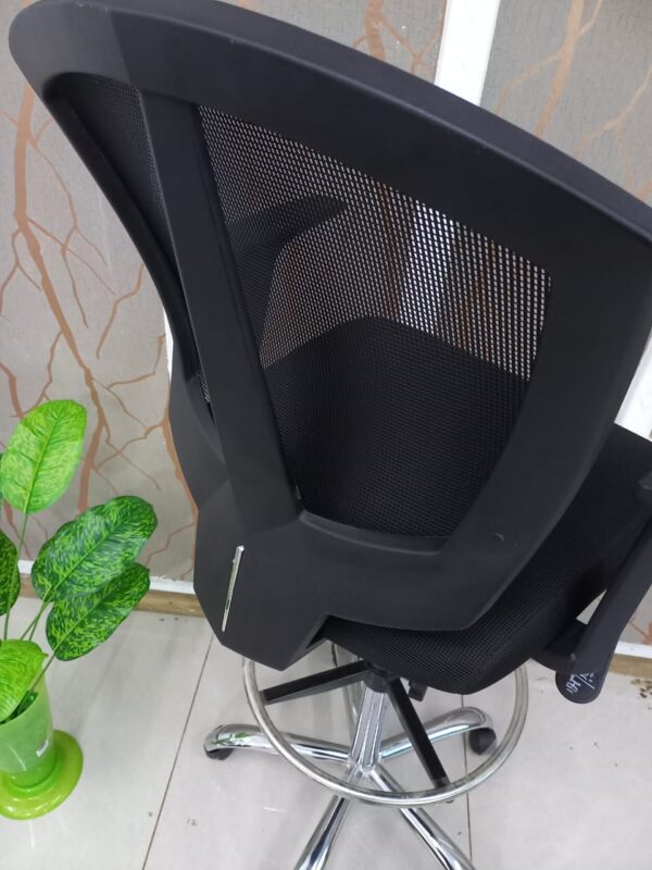 secretarial seat, executive desk, boardroom table, office desk, visitor seat, waiting bench, filling cabinet, ergonomic seat