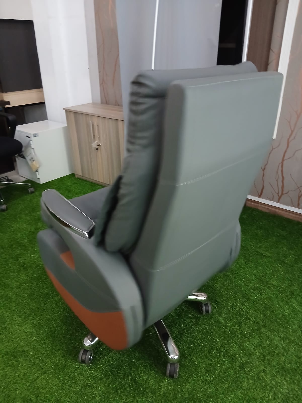 coffee table, coat hanger, reception desk, orthopedic desk, boardroom seat, executive desk, visitor seat, Eames table, waiting sofa