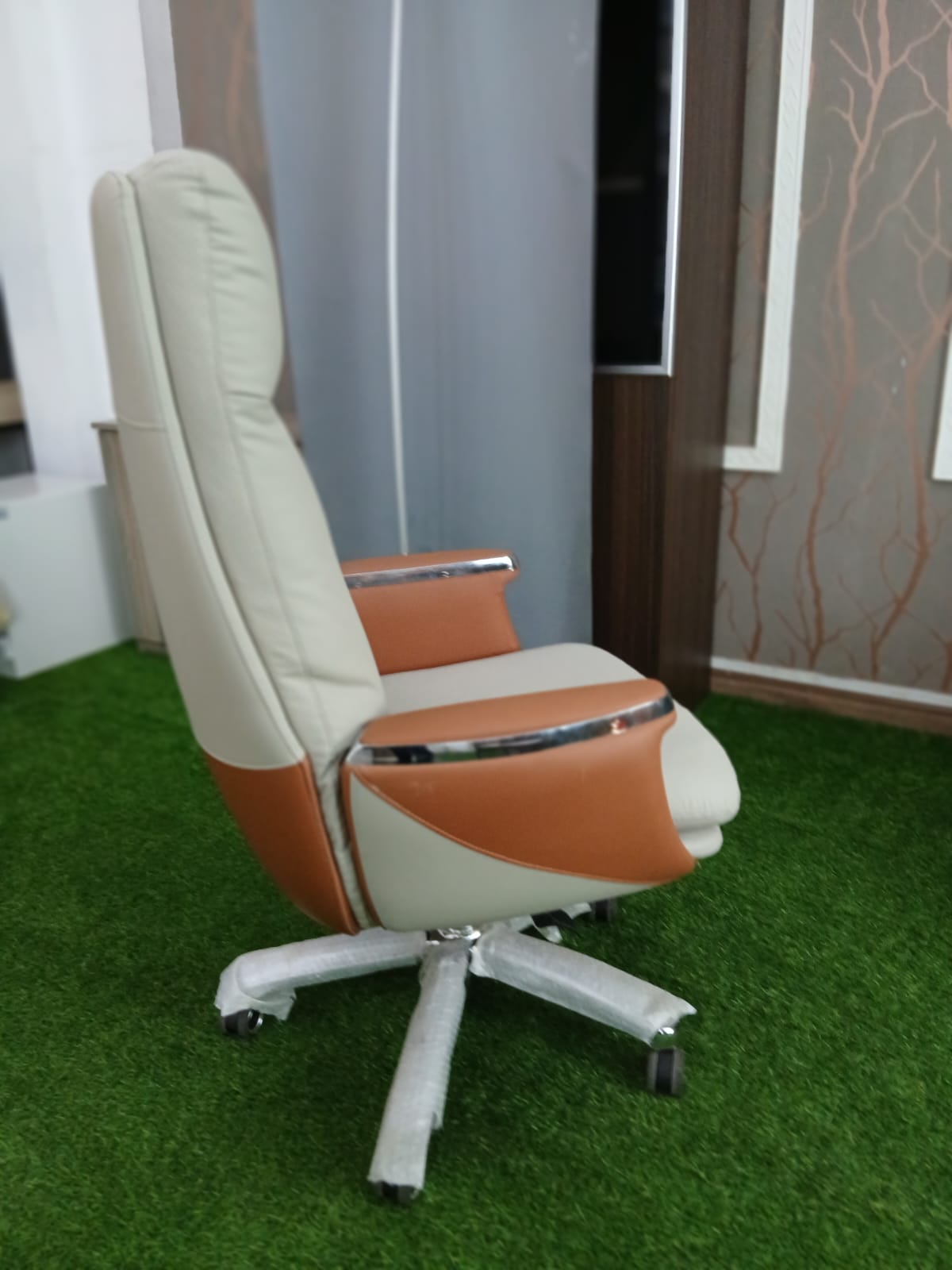 executive seat, waiting bench, visitor seat, ergonomic seat, foldable desk, conference table, safe, coat hanger, advanced desk