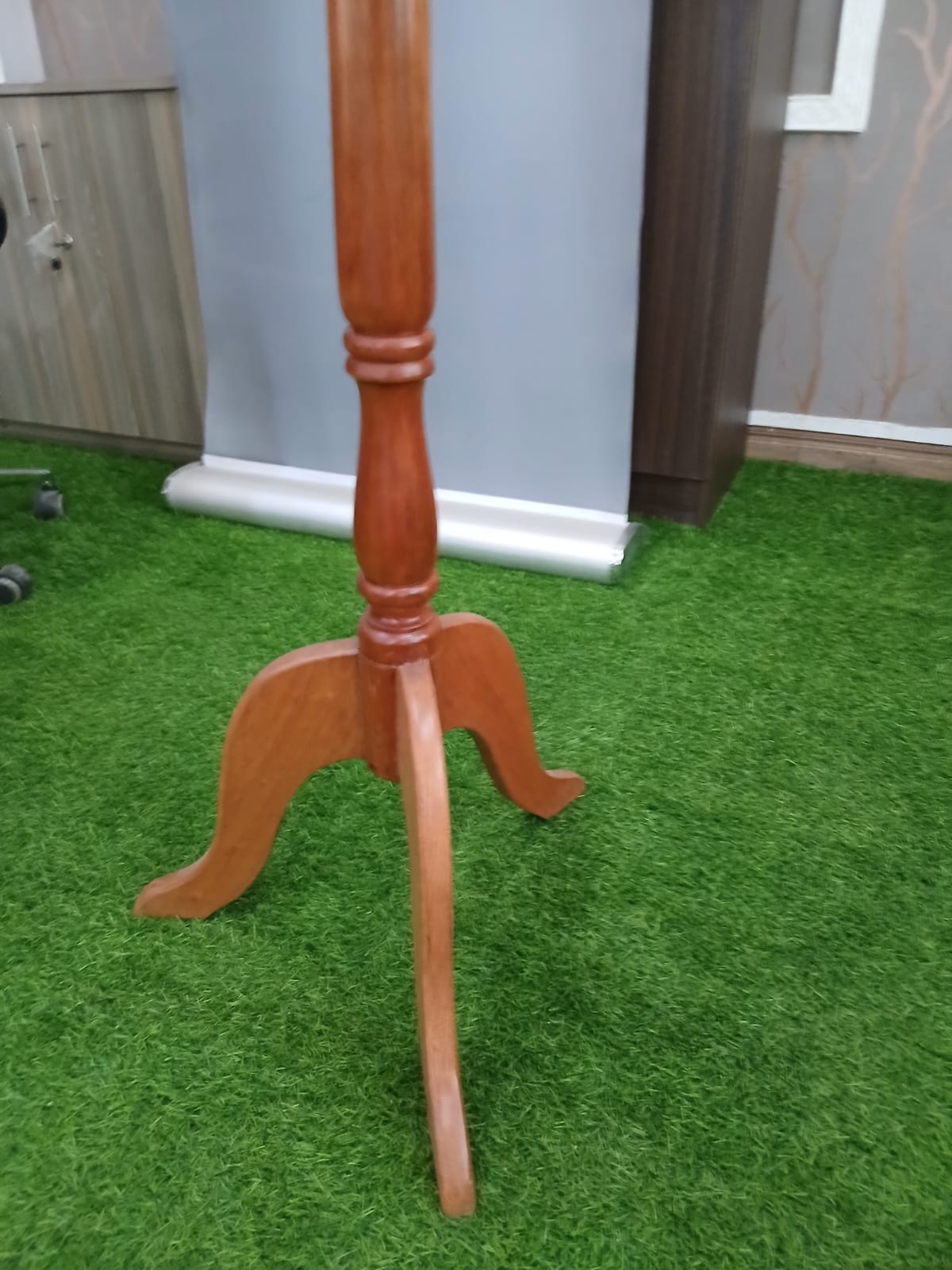 workstation, waiting sofa, coffee table, ergonomic seat, pedestal cabinet, advanced desk, visitor seat, adjustable desk, reception desk, boardroom seat