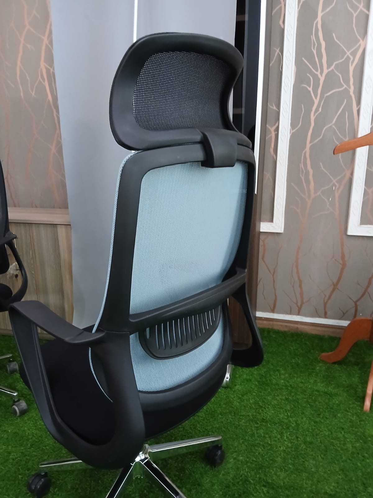 office desk, conference table, boardroom table, ergonomic seat, waiting bench, filling cabinet, reception desk, safe, coat hanger, orthopedic seat, waiting bench, credenza cabinet, pedestal cabinet