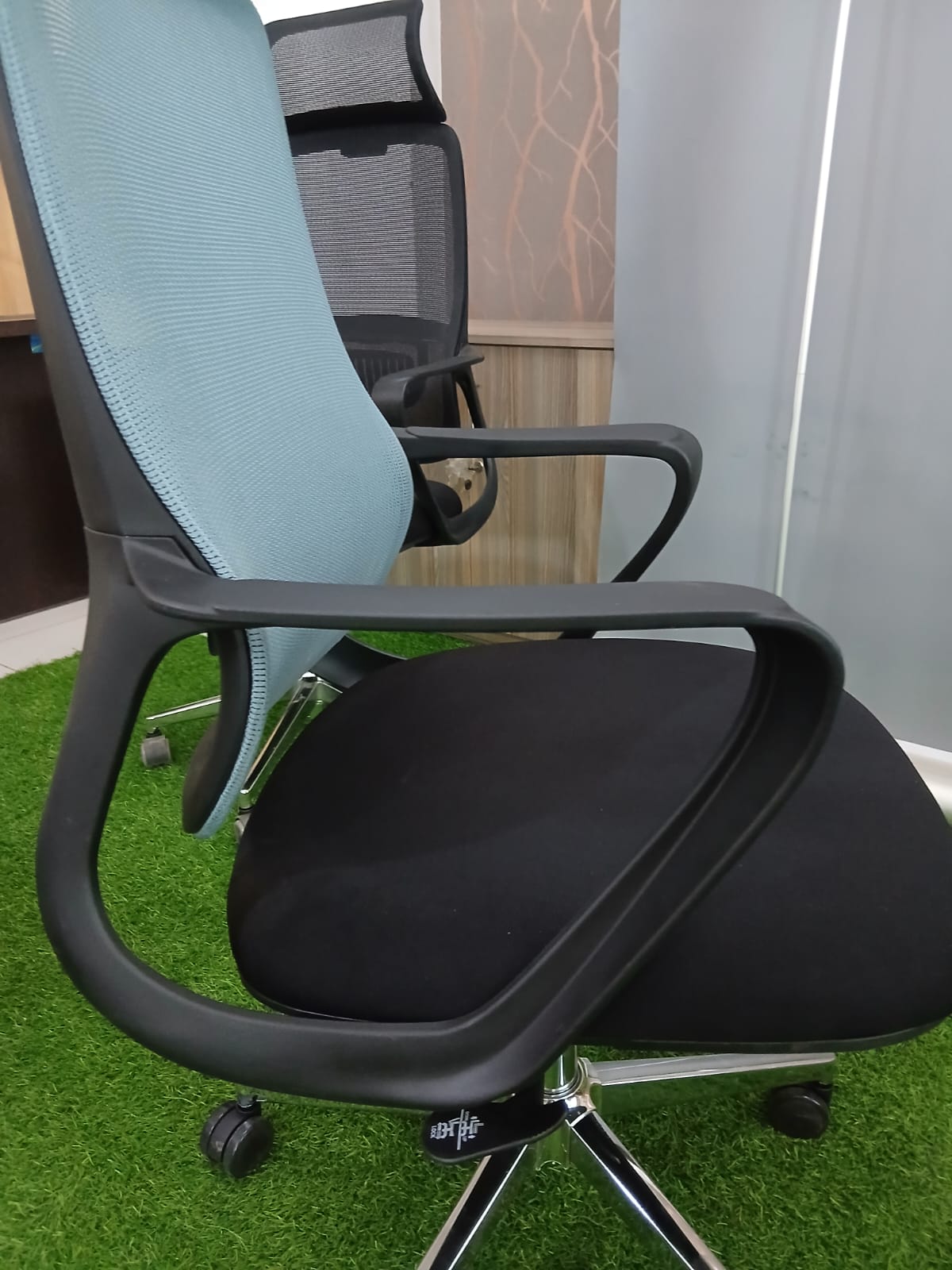 office desk, conference table, boardroom table, ergonomic seat, waiting bench, filling cabinet, reception desk, safe, coat hanger, orthopedic seat, waiting bench, credenza cabinet, pedestal cabinet