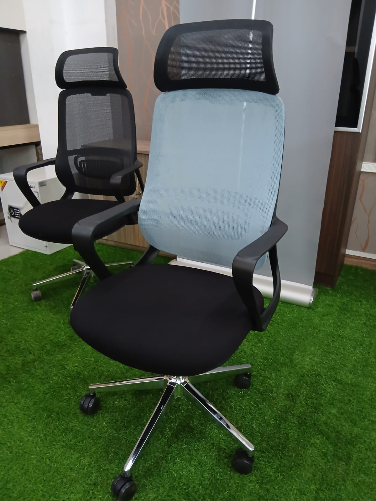 office desk, conference table, boardroom table, ergonomic seat, waiting bench, filling cabinet, reception desk, safe, coat hanger, orthopedic seat, waiting bench, credenza cabinet, pedestal cabinet