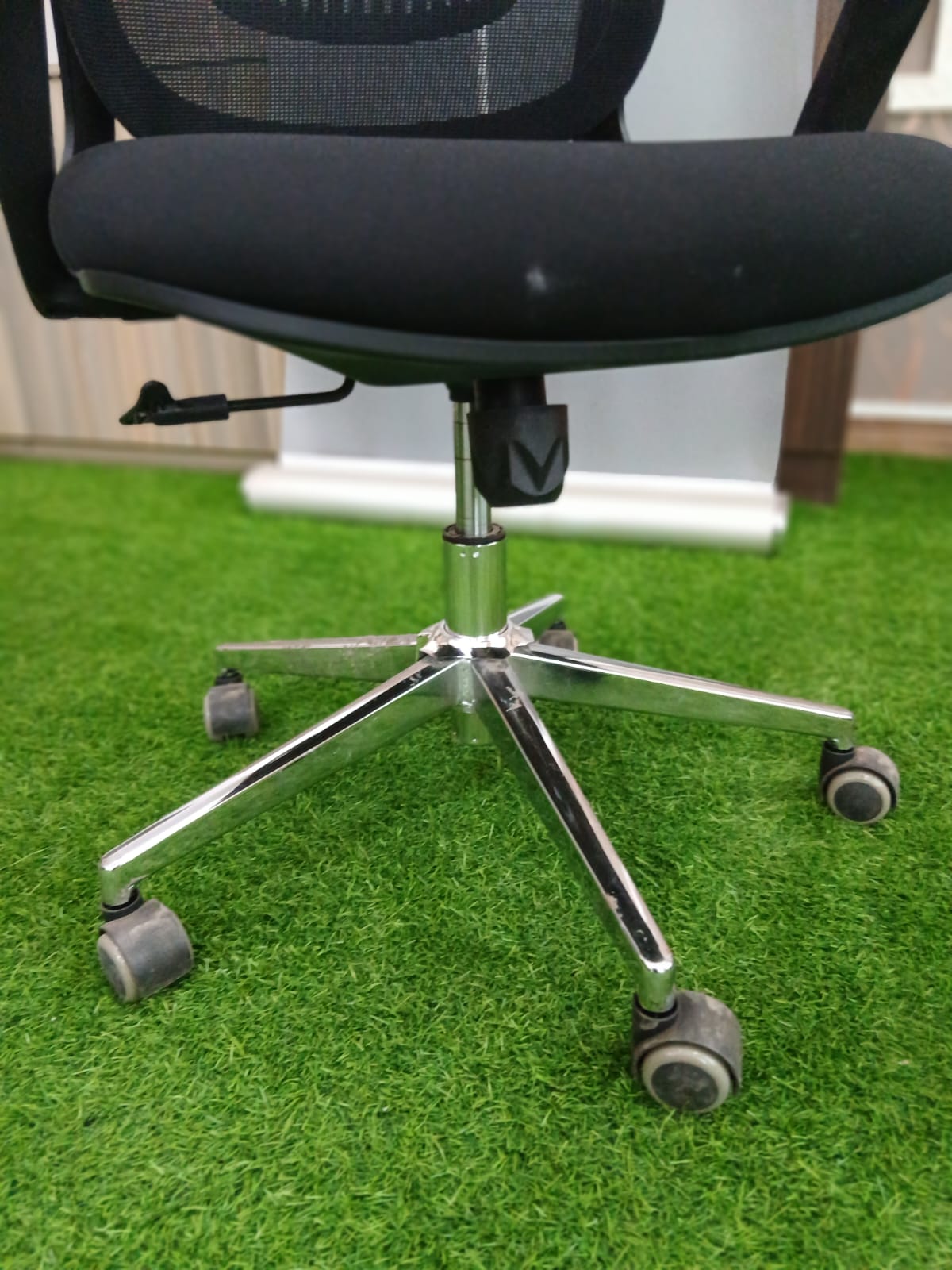 office desk, conference table, boardroom table, ergonomic seat, waiting bench, filling cabinet, reception desk, safe, coat hanger, orthopedic seat, waiting bench, credenza cabinet, pedestal cabinet