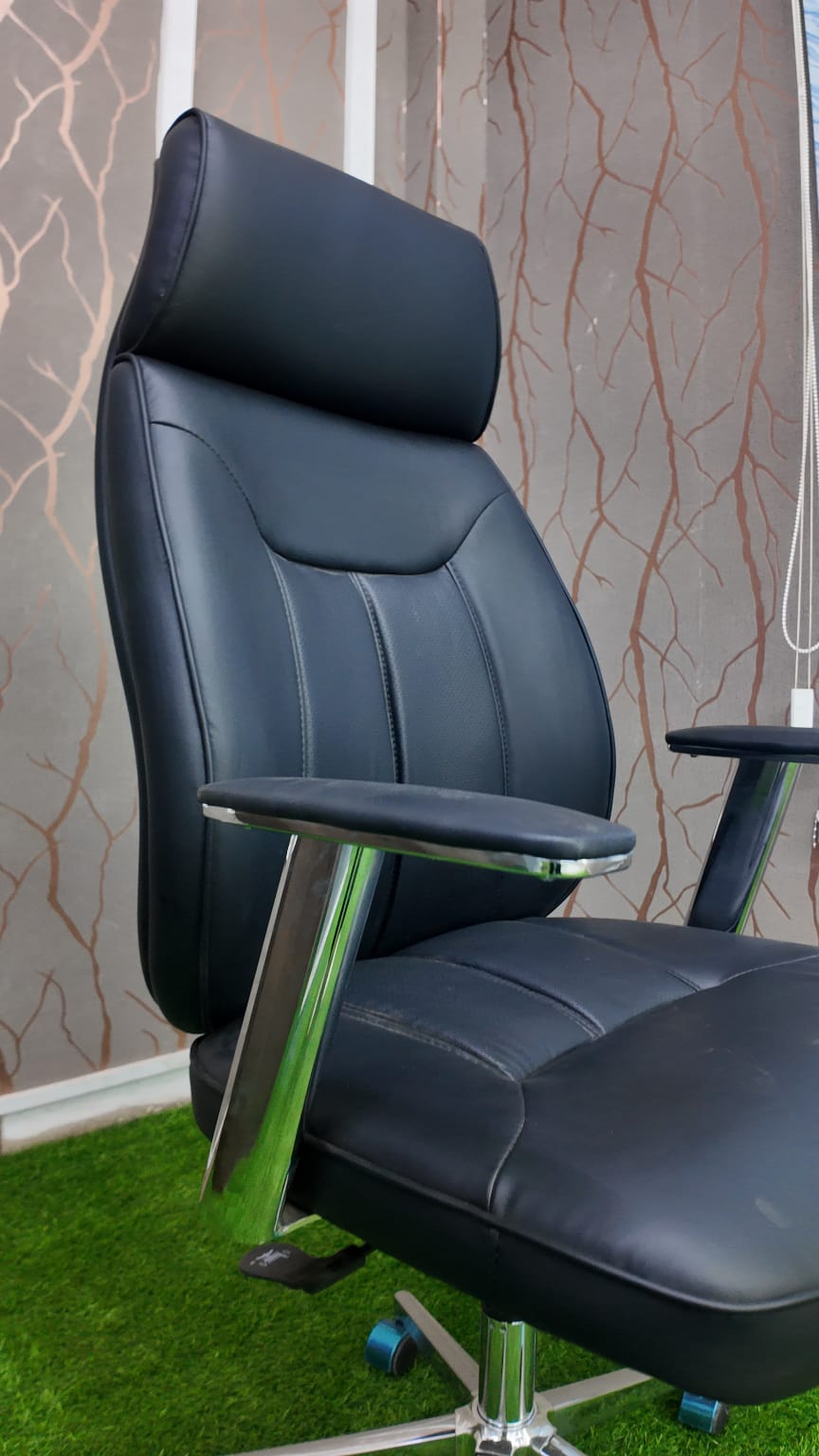 coat hanger, reception desk, visitor seat, banquet seat, wooden cabinet, workstation, lounge set, dinning set