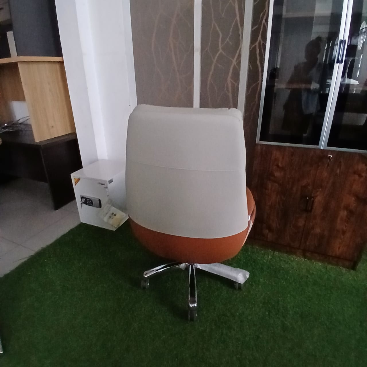 Executive Directors Recliner Cloud Like Seating Office Chair - Image 3