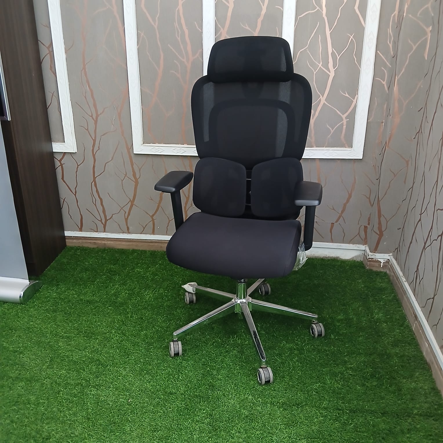 LumbarPro Adaptive Breathable Mesh Office Orthopedic Chair