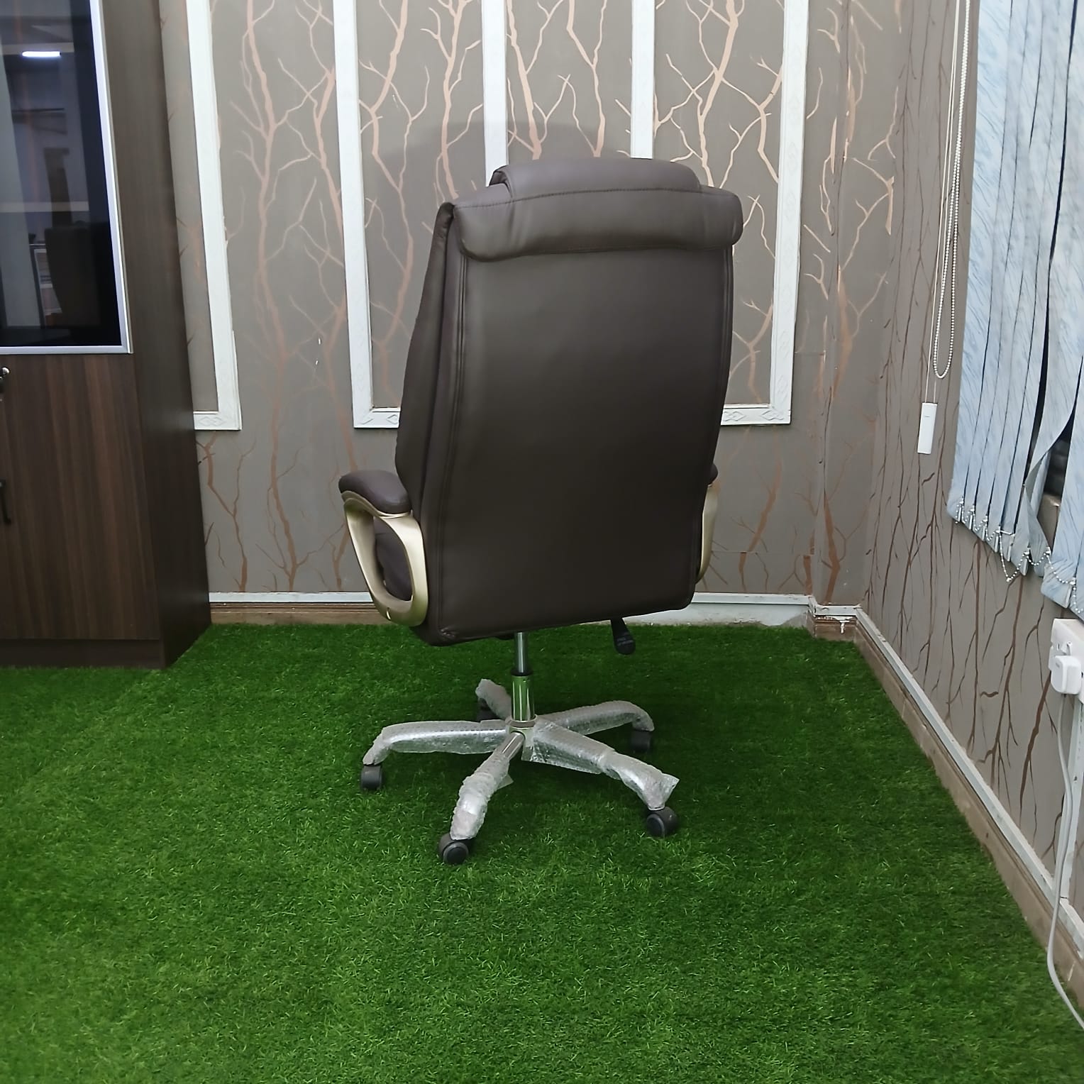 gaming chairs,working stations,fireproofs safe,filing cabinets,boardroom tables, reception desk,coat hangers
