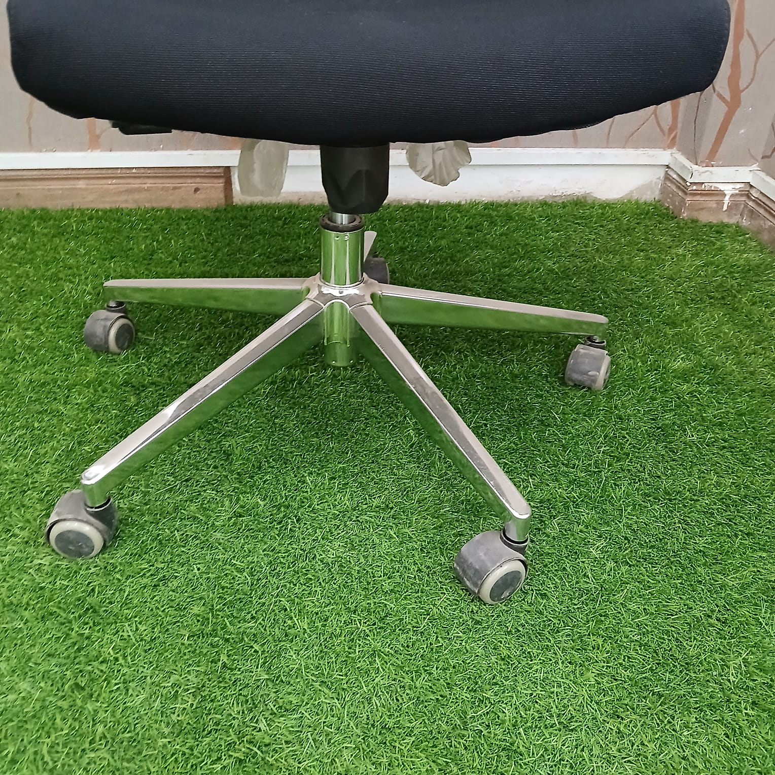 gaming chairs,working stations,fireproofs safe,filing cabinets,boardroom tables, reception desk,coat hangers